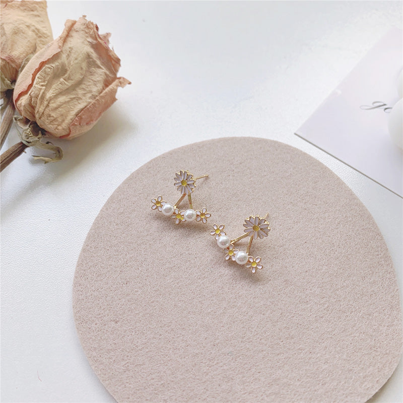 Daisy Pearl Earrings