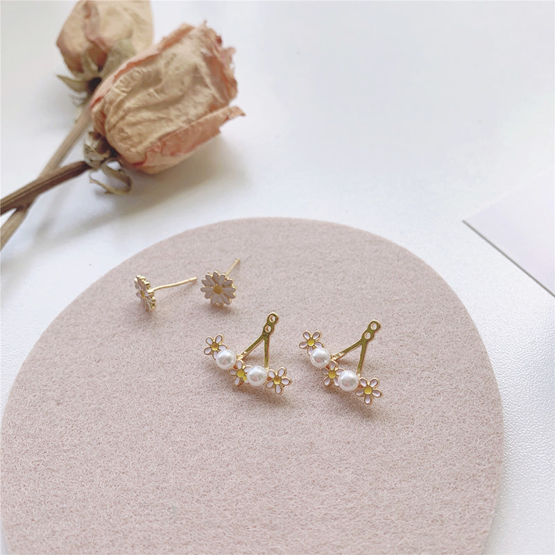 Daisy Pearl Earrings